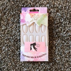 Eve In Eden Nails Press On Nails- White